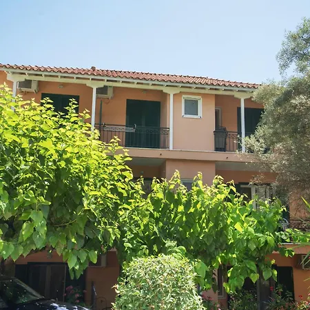 بيت ضيافة Odysseia Beachside 3*
