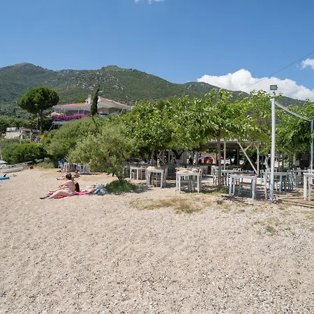 بيت ضيافة Odysseia Beachside